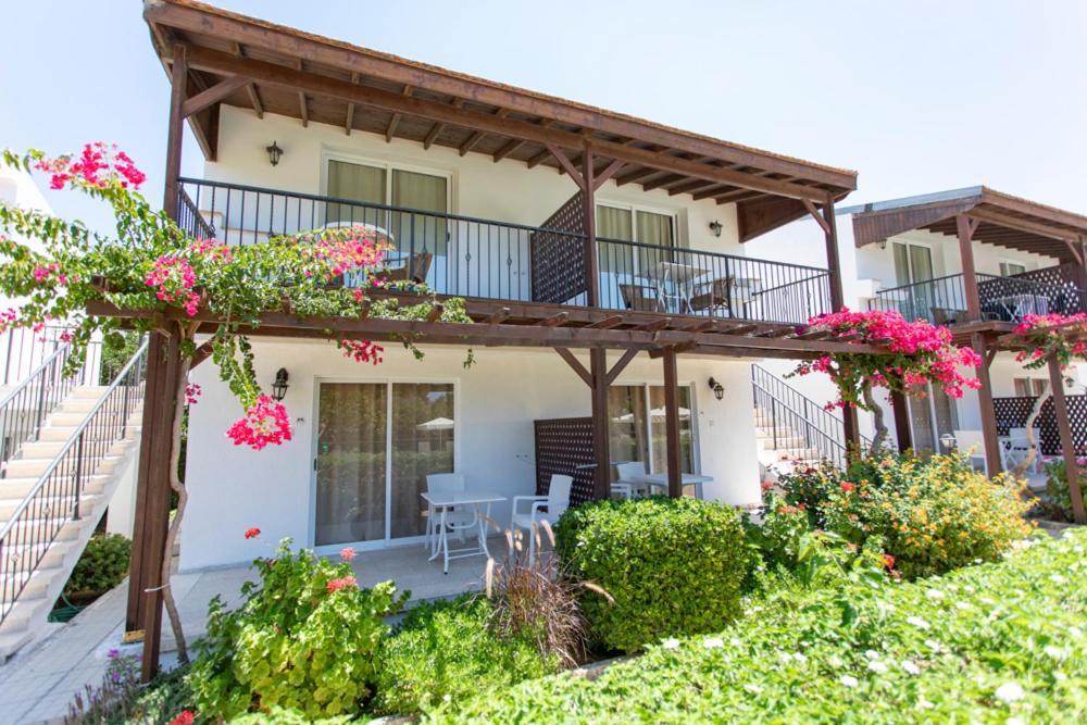 Отель Citrus Tree Gardens Karavas  Экстерьер фото